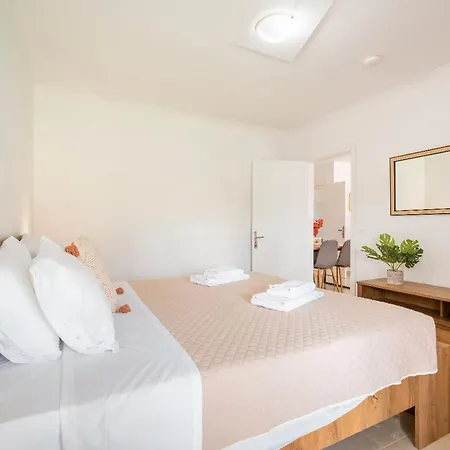 公寓 Absinthia Fanes