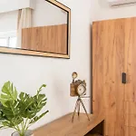 Absinthia Fanes Apartment