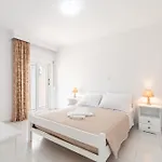 Absinthia Fanes Apartment