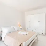 Absinthia Fanes Apartment