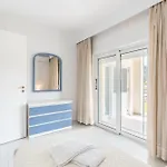 Absinthia Fanes Apartment