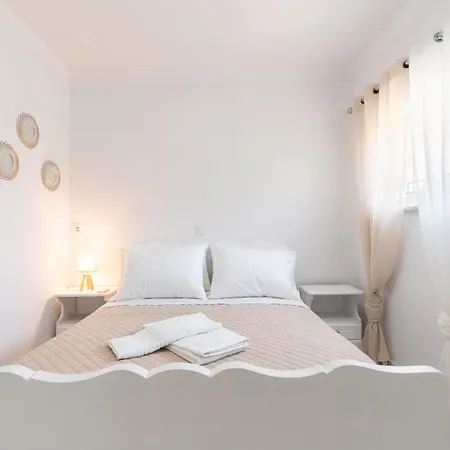 Absinthia Fanes עיר רודוס