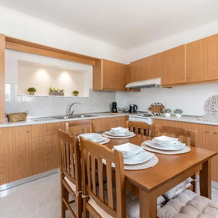 Absinthia Fanes * עיר רודוס