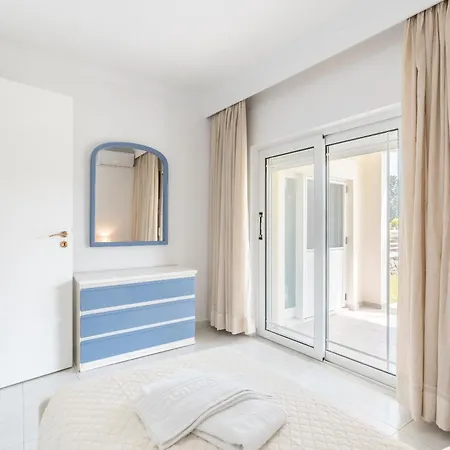 Absinthia Fanes דירה