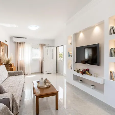 Absinthia Fanes * עיר רודוס