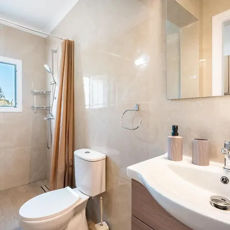 Absinthia Fanes עיר רודוס