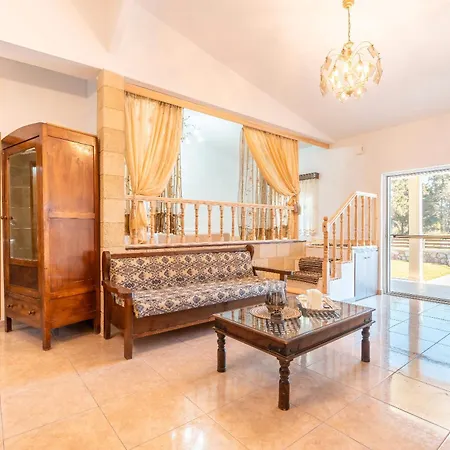 Absinthia Fanes עיר רודוס