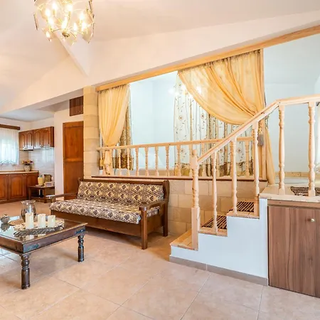 Absinthia Fanes Apartment