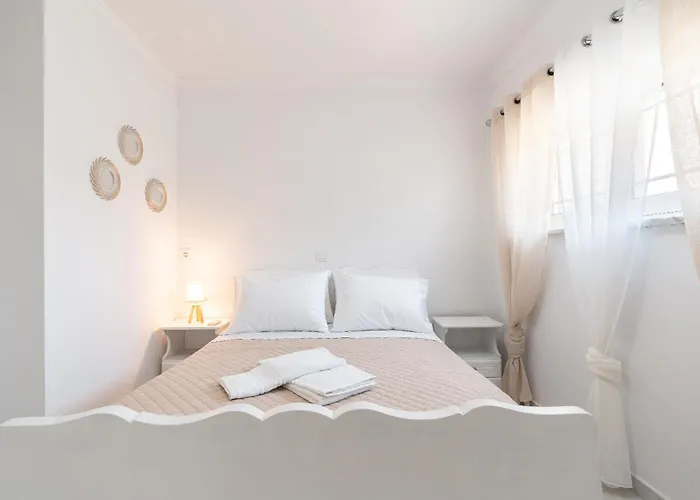 Absinthia Fanes Rhodes City