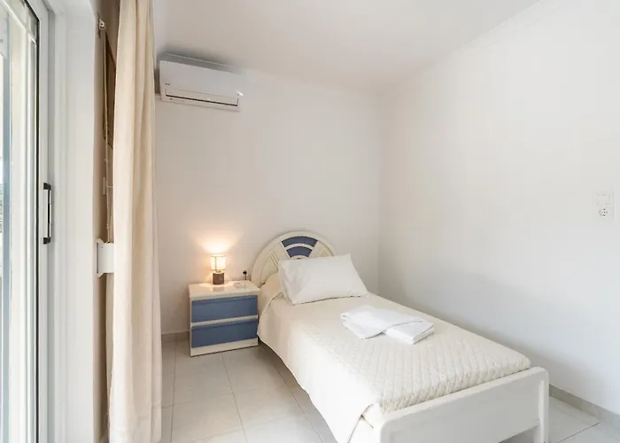 아파트 Absinthia Fanes *