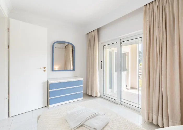 Absinthia Fanes 아파트