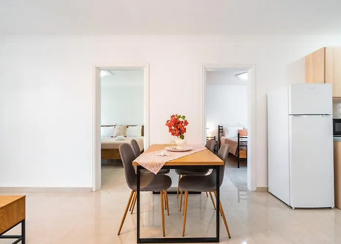 Absinthia Fanes 아파트 *