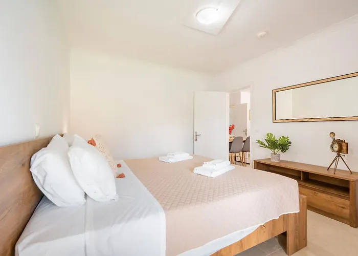 아파트 Absinthia Fanes