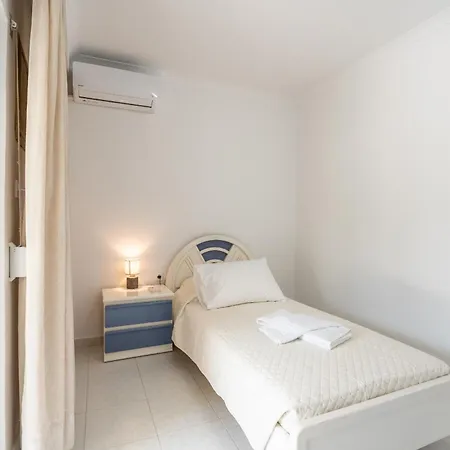 Apartment Absinthia Fanes *