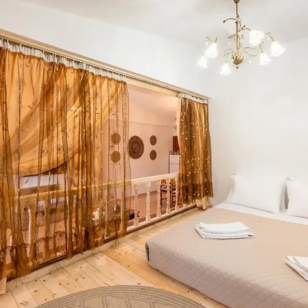 Absinthia Fanes Apartment *